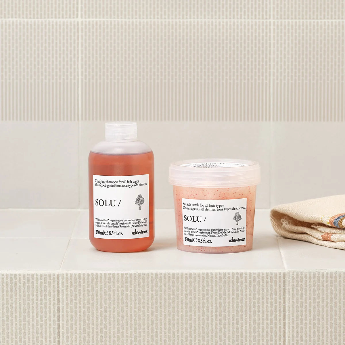 DAVINES SOLU Salt Scrub Cleanser 250ml