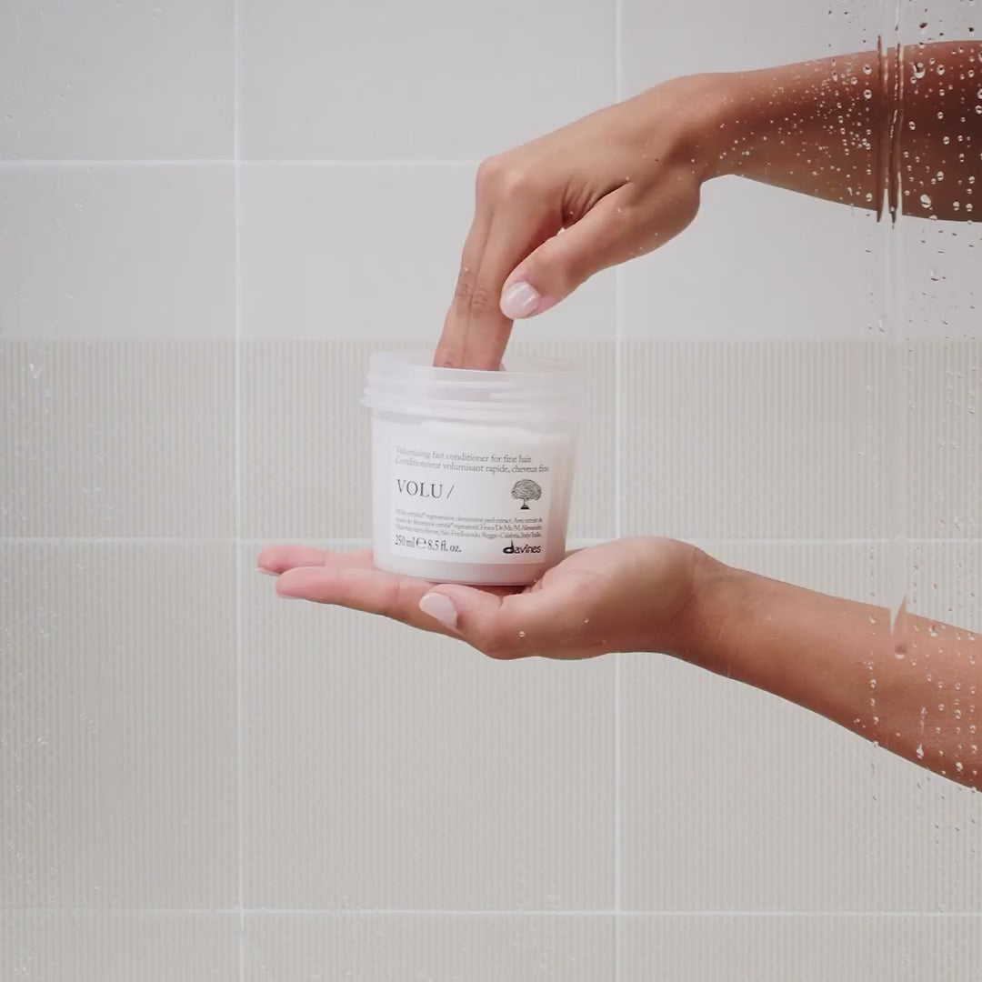 Load video: DAVINES VOLU conditioner