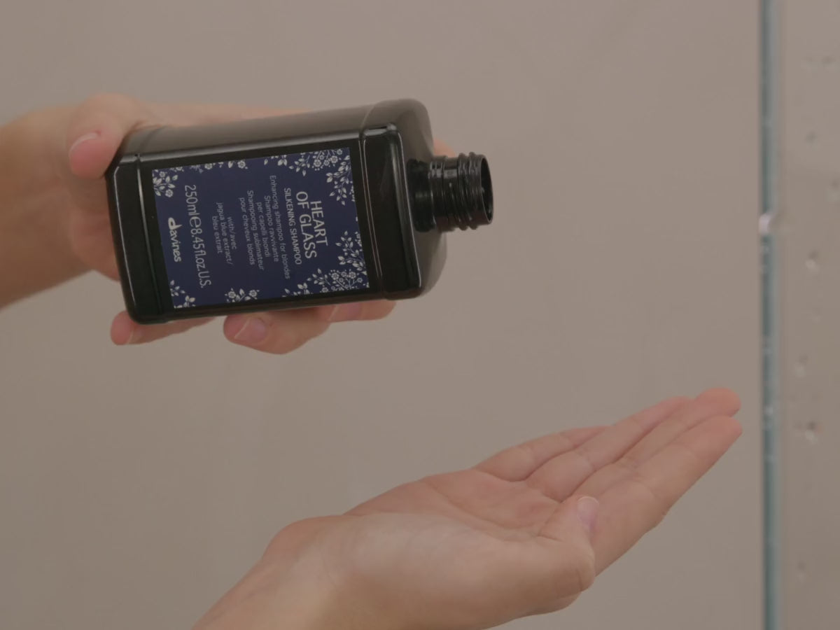 Load video: DAVINES Heart of Glass Rich Conditioner